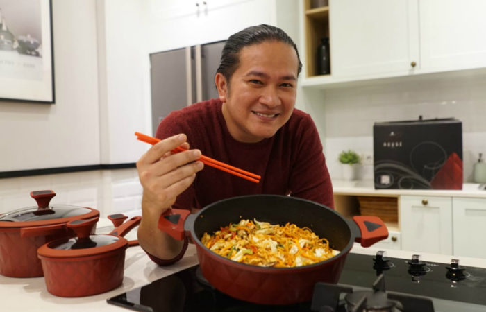 Hivos in the kitchen with popular Indonesian TV chefs