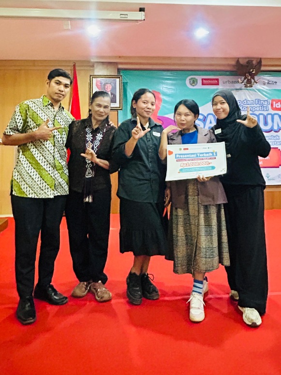 Frits A. Saku (Male, 31) and the Labuan Bajo Deaf Community successfully secured support for the implementation of their idea and received the Best Presentation Award at the SAPA BUMI Idea Competition in West Manggarai.